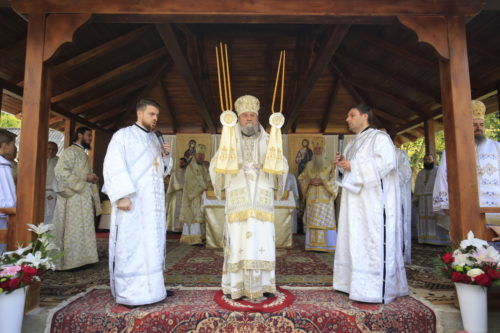 Cinci ierarhi ai Bisericii Ortodoxe Române, la sărbătoarea Parohiei Huta