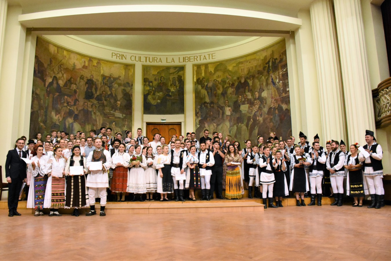 Studenții UBB au organizat un Spectacol Intercultural cu ocazia împlinirii a 100 de ani de Universitate românească la Cluj-Napoca