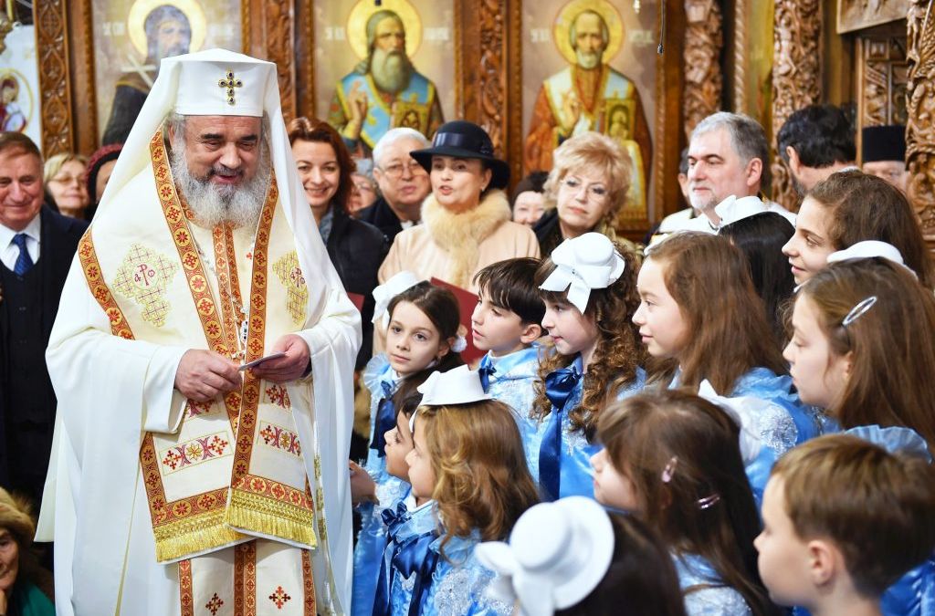 Mesajul Patriarhului către părinţi şi copii: Formarea tinerei generații pentru păstrarea și promovarea tradițiilor strămoșești