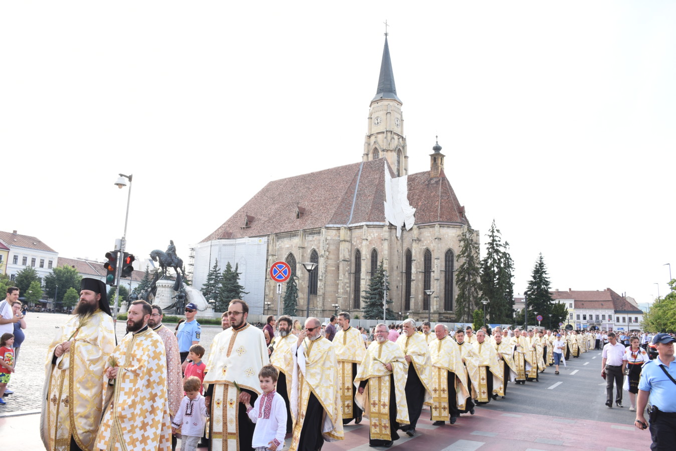 Mii de credincioși clujeni au participat la Procesiunea de Rusalii, ajunsă la ediția a IX-a