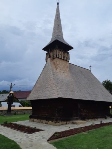 Biserica-monument istoric din parohia bistrițeană Dobricel, resfințită de Mitropolitul Clujului