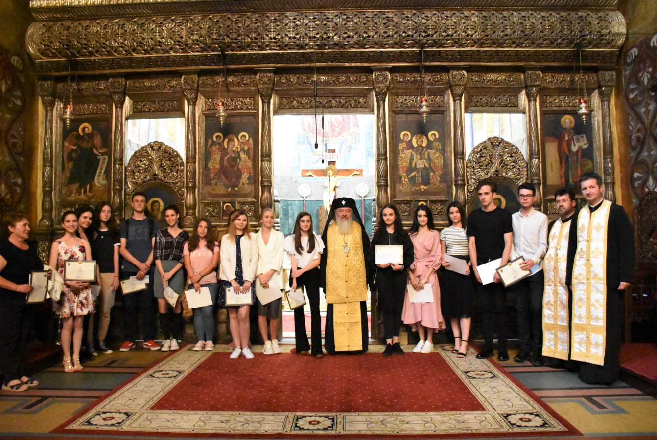 Mitropolitul Andrei i-a premiat pe elevii de liceu din Arhiepiscopia Clujului, care au obținut nota 10 la examenul de Bacalaureat