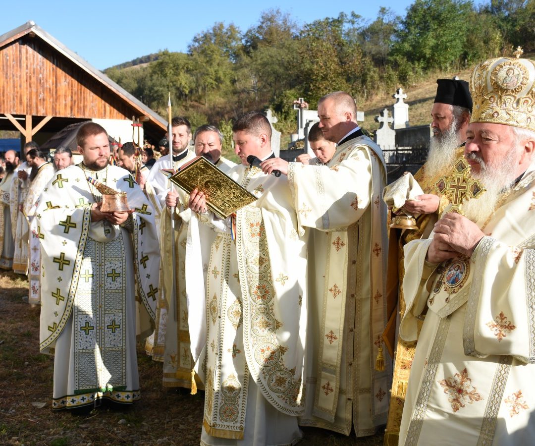 Mitropolitul Clujului a resfințit Biserica Parohiei Viile Tecii