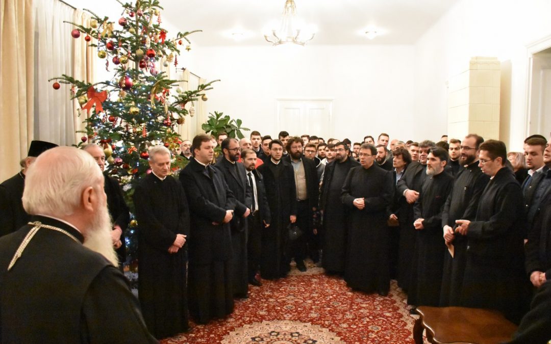 Studenții și profesorii Facultății de Teologie Ortodoxă și-au colindat chiriarhul