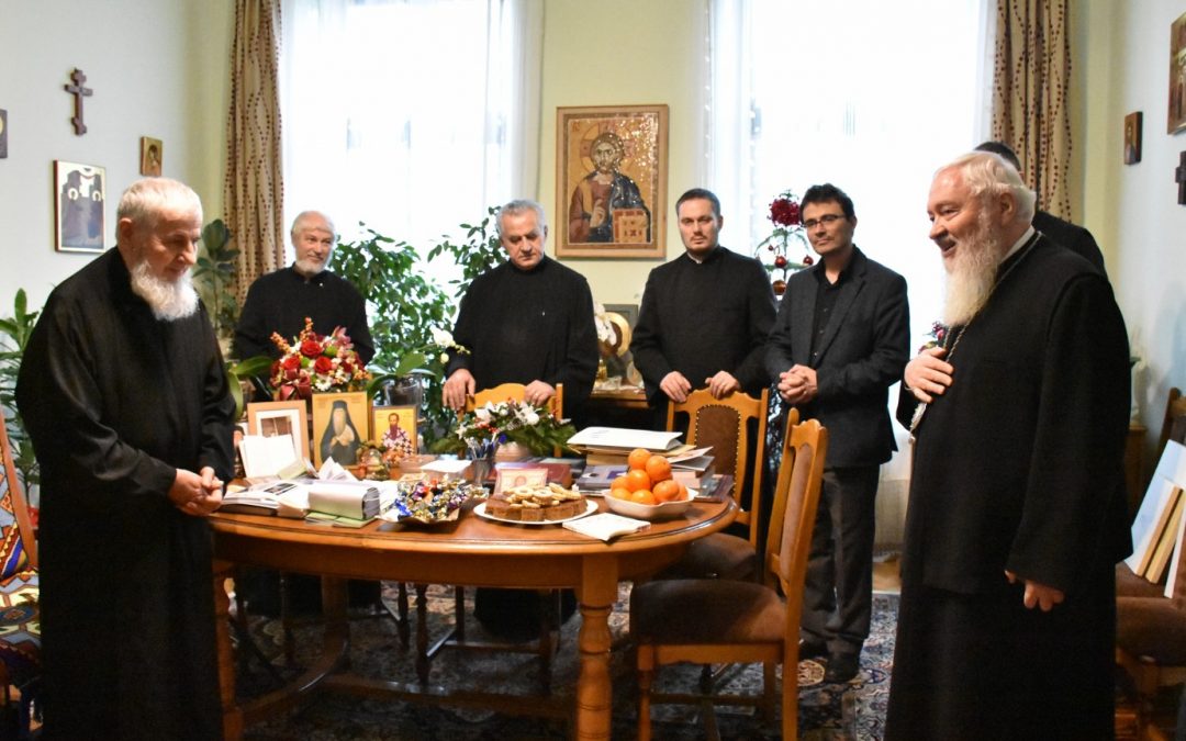 Angajații Arhiepiscopiei Clujului și-au colindat ierarhii