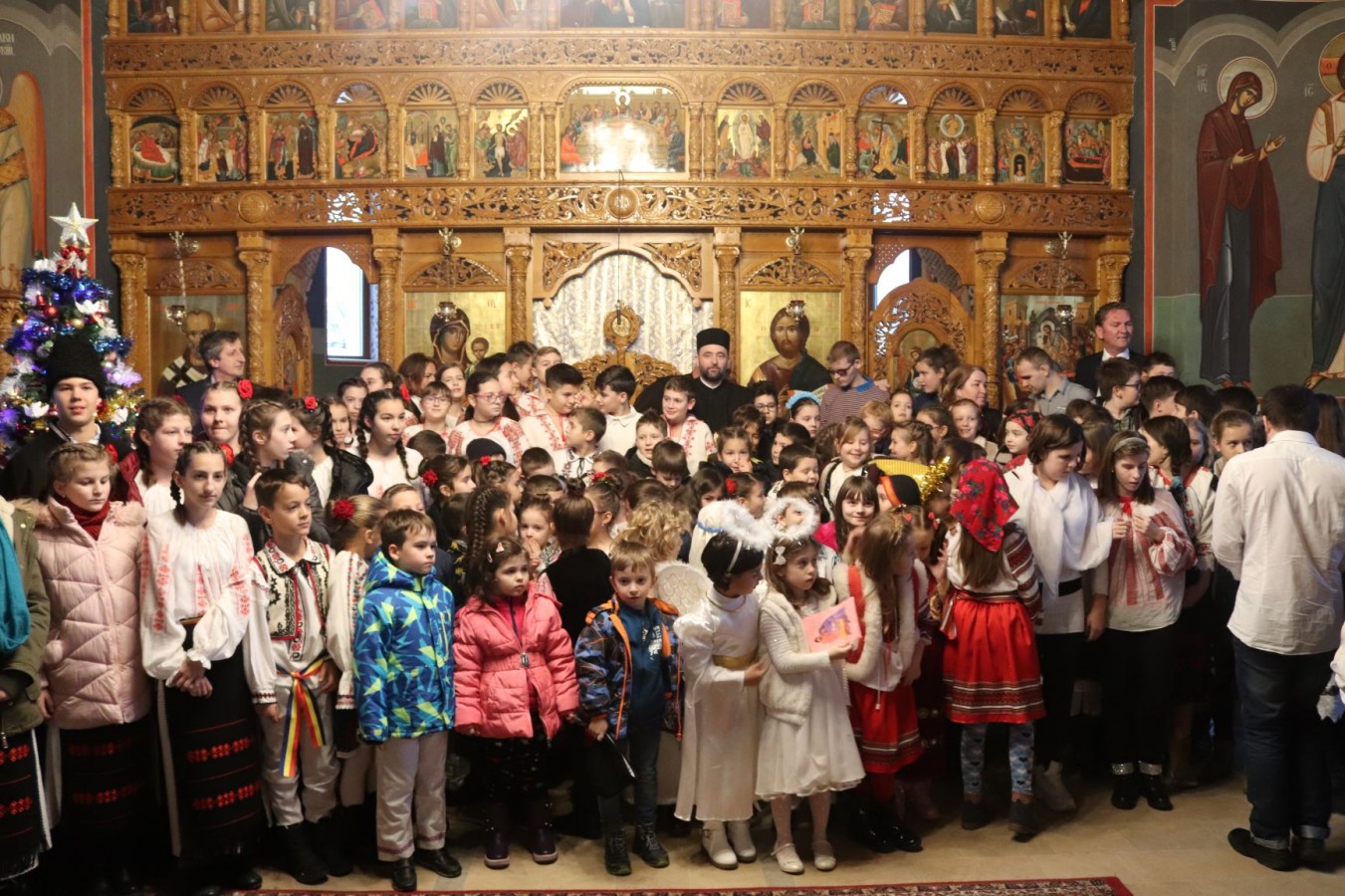 Festivalul de Colinde şi Tradiţii „Crăciunul la români”, la a IX-a ediţie