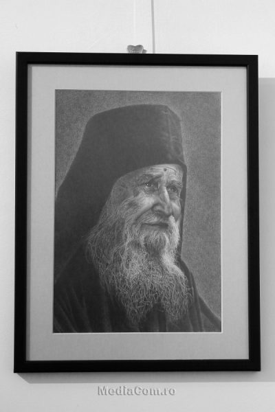 Lucrări de grafică ale tânărului artist Theodor Romilă, majoritatea cu tematică religioasă, expuse la Turda