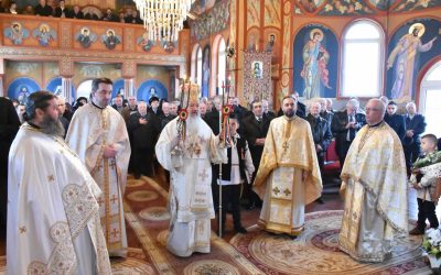 Slujire arhierească în Parohia Jucu de Mijloc | Mitropolitul Andrei a sfințit noua capelă mortuară