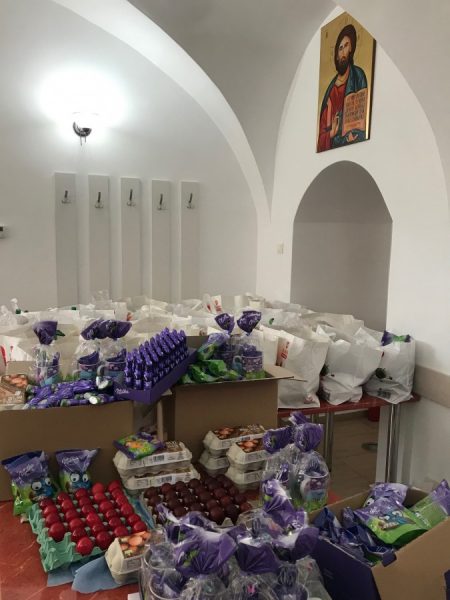 Aproape 4 tone de alimente, oferite de Paști de Filantropia Ortodoxă Bistrița