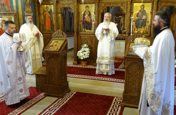 Sfânta Liturghie arhierească și tundere în monahism, la Mănăstirea „Mihai Vodă” din Turda