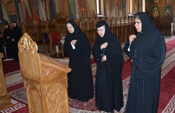 Sfânta Liturghie arhierească și tundere în monahism, la Mănăstirea „Mihai Vodă” din Turda