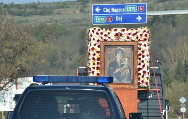 Fotoreportaj | Icoana făcătoare de minuni a Maicii Domnului de la Nicula, în procesiune în orașele Cluj-Napoca și Bistrița