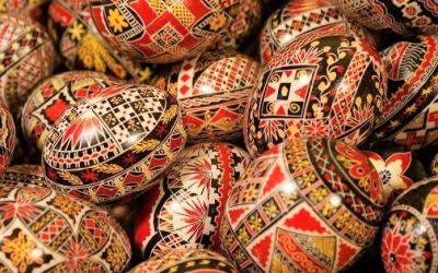 REPORTAJ | Ouăle „închistrite”,  oglinda costumului popular din Bucovina