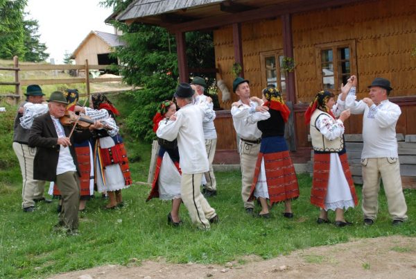 Folclorul din zona de munte a județului Cluj, valorificat printr-un amplu proiect de cercetare