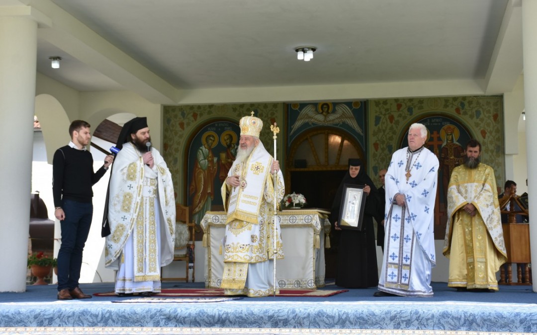 Sfinții Împărați Constantin și Elena, ocrotitorii spirituali ai Mănăstirii Dobric, sărbătoriți în prezența Mitropolitului Andrei