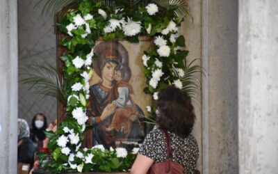 Icoana „Maica milelor”, sora celei de la Nicula, dusă spre închinare în parohia clujeană „Sfinții Apostoli Petru și Pavel”