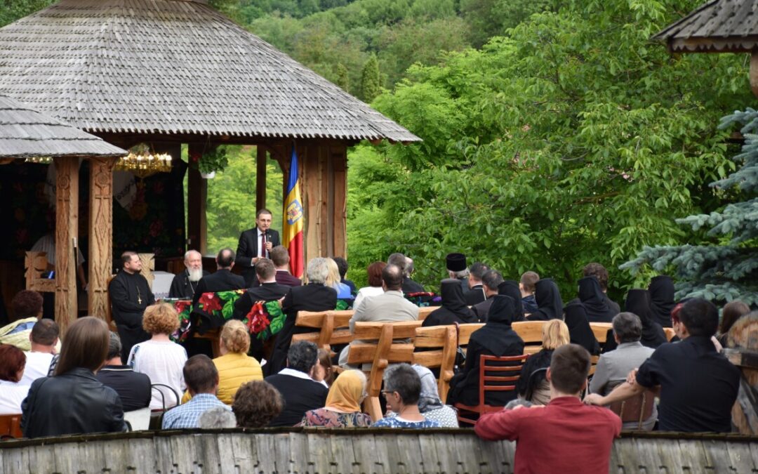 Președintele Academiei Române, la Tăuți: „Educația patriotică în familie și școală, temei al iubirii universale”