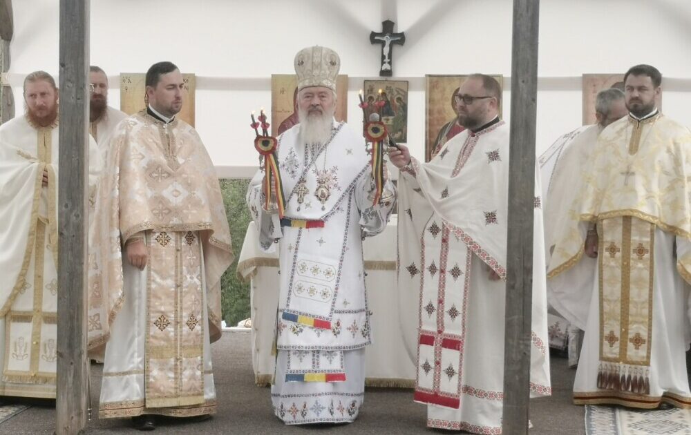 Sf. M. Mc. Pantelimon, ocrotitorul Mănăstirii Dâncu, sărbătorit în prezența Înaltpreasfințitului Andrei