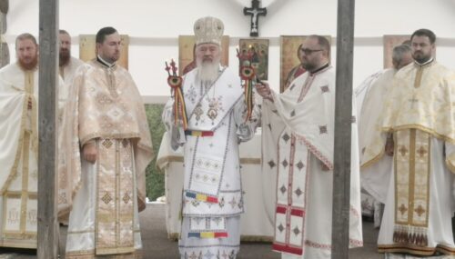 Sf. M. Mc. Pantelimon, ocrotitorul Mănăstirii Dâncu, sărbătorit în prezența Înaltpreasfințitului Andrei