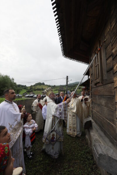 Sfințirea picturii bisericii din parohia maramureșeană Valea Satului – Strâmtura