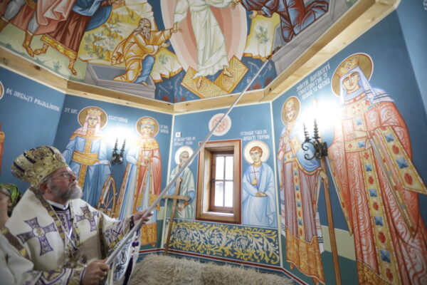 Sfințirea picturii bisericii din parohia maramureșeană Valea Satului – Strâmtura