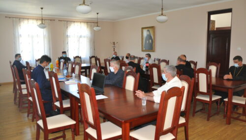 Membrii Consiliului Eparhial al Episcopiei Sălajului, întruniți în ședință