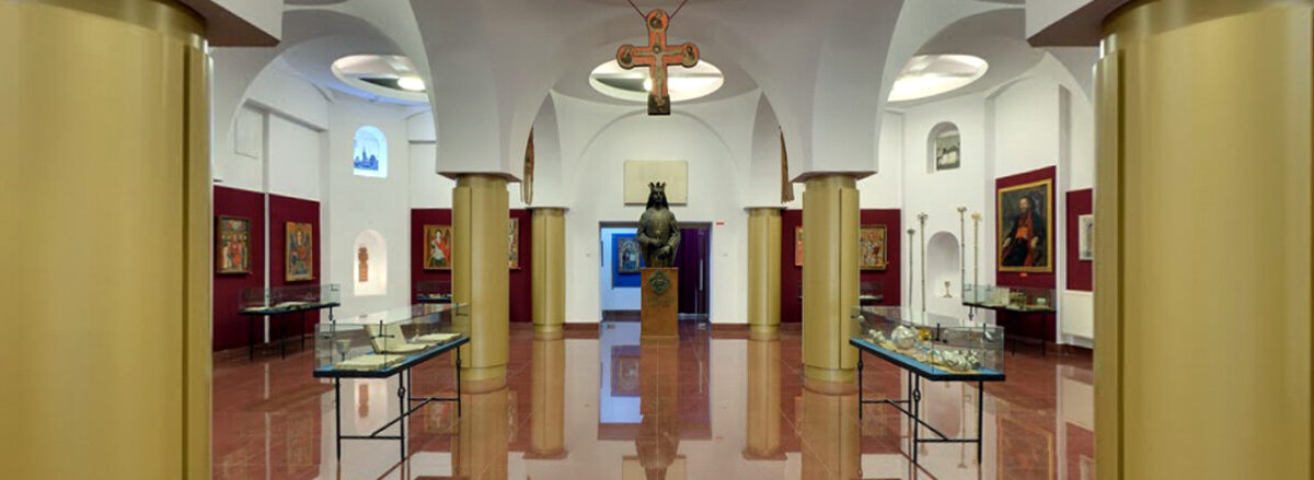 Statuia domnitorului Ștefan cel Mare și Sfânt de la Muzeul Mitropoliei Clujului