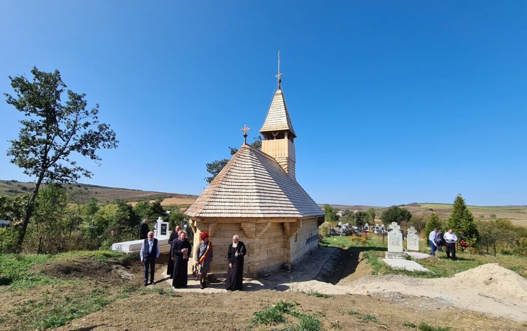 Biserica de lemn din Săliștea Veche, restaurată din temelii | IPS Andrei a participat la recepția parțială a lucrărilor