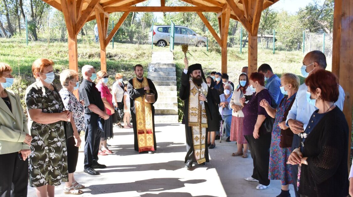 Noua capelă mortuară din Dăbâca, binecuvântată de Preasfințitul Benedict Bistrițeanul