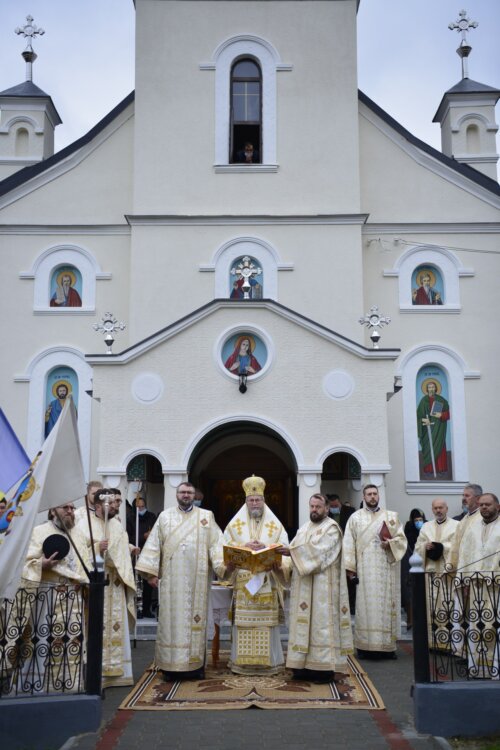 Biserica parohiei Vicea, Protopopiatul Chioar, târnosită Preasfințitul Părinte Iustin
