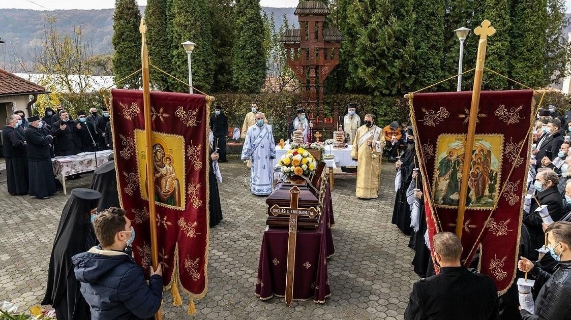 Mitropolitul Andrei a participat la înmormântarea arhim. Ghelasie Țepeș, starețul Mănăstirii Sighișoara