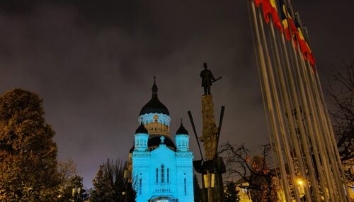 Catedrala din Cluj-Napoca, iluminată în culoarea conștientizării cancerului de col uterin