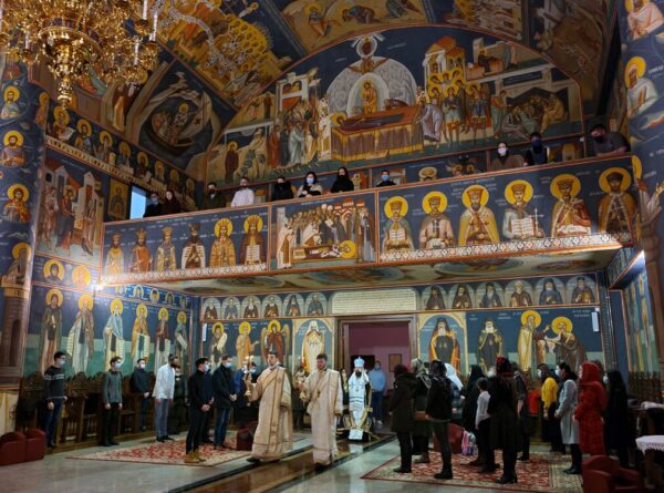 Seară culturală și Priveghere în cinstea Sfinților Trei Ierarhi, la Facultatea de Teologie Ortodoxă din Cluj-Napoca