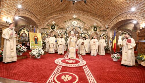 Început de an la Catedrala din Baia-Mare. A fost sfințită icoana „Maica Domnului – ocrotitoarea migranţilor români”