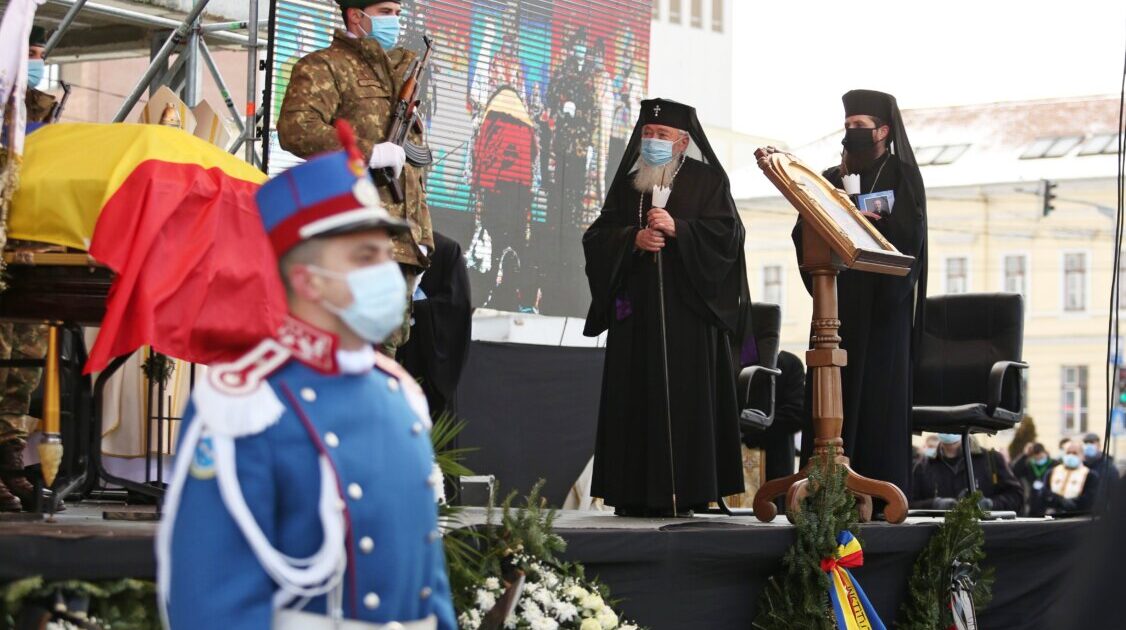 Ierarhii Arhiepiscopiei Clujului au participat la funeraliile Episcopului Florentin Crihălmeanu