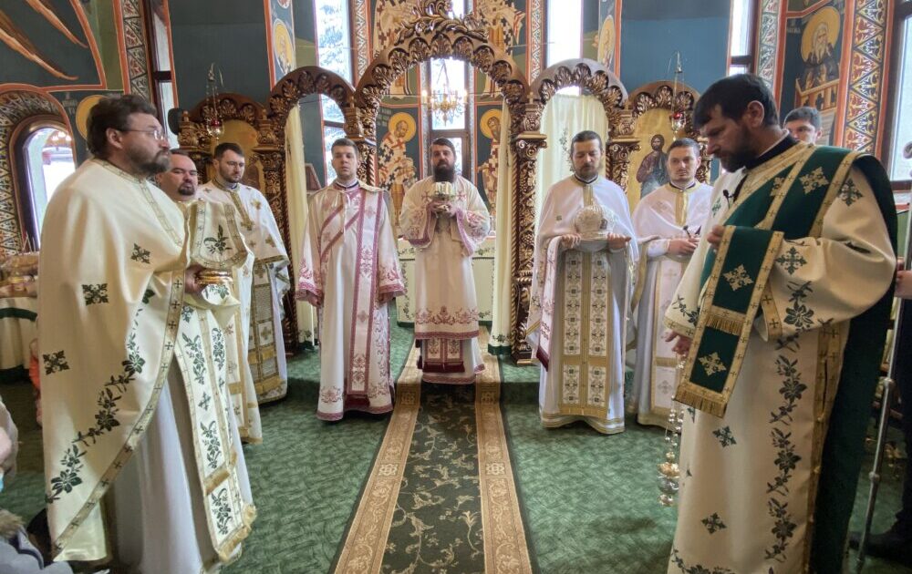 Întâmpinarea Domnului, prăznuită la Mănăstirea Piatra Fântânele, în prezența Episcopului-vicar Benedict Bistrițeanul