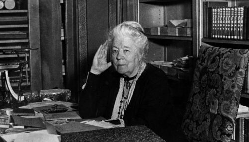 Scriitoarea suedeză SELMA LAGERLÖF (20 noiembrie 1858 – 16 martie 1940) – prima femeie care a primit Premiul Nobel pentru Literatură