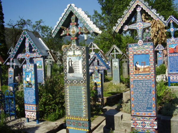 Povestea crucilor albastre din Cimitirul Vesel de la Săpânța (Maria Leșe și Dumitru Pop Tincu) P1
