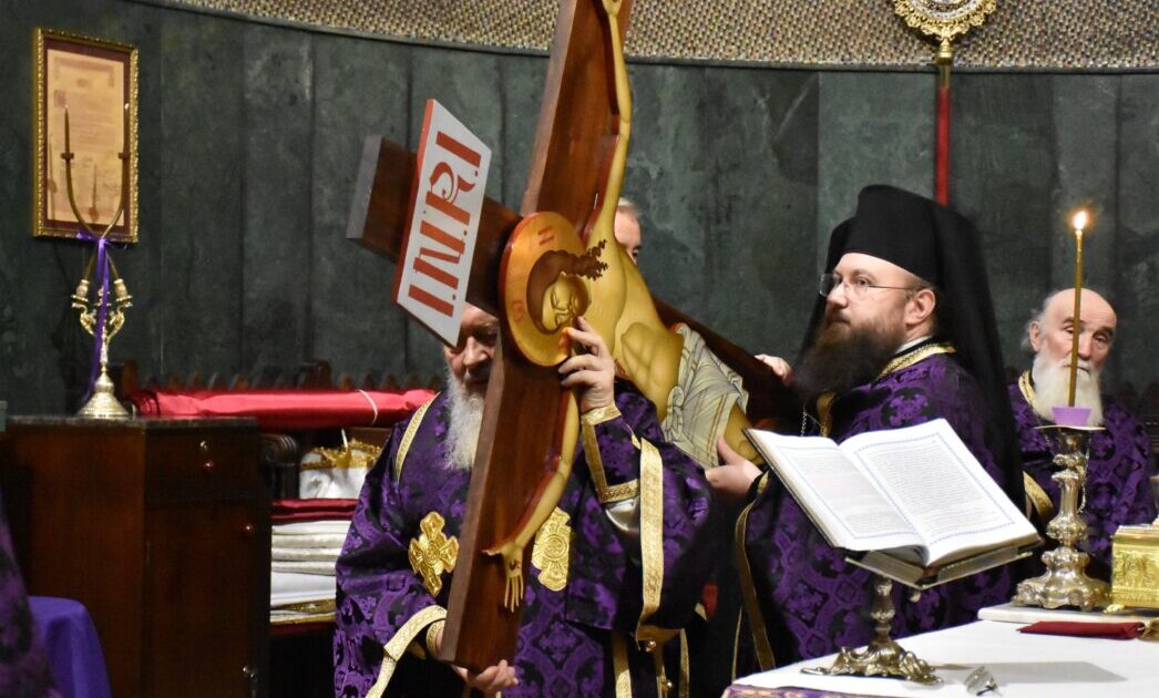 ÎPS Părinte Andrei a oficiat Denia celor 12 Evanghelii la Catedrala Mitropolitană din Cluj-Napoca