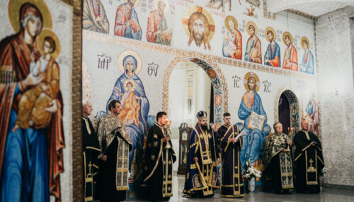 Sfânta Liturghie din Joia Mare și Denia celor 12 Evanghelii, oficiate de PS Benedict în Parohia „Sf. Ap. Petru și Pavel” din Mănăștur