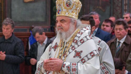 Patriarhul Daniel către românii de pretutindeni: Îi îndemnăm să fie permanent în legătură cu cei dragi rămași în ţară