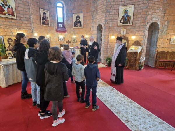 În Vinerea Mare, Părintele Mitropolit Andrei i-a vizitat pe beneficiarii a două centre de îngrijire
