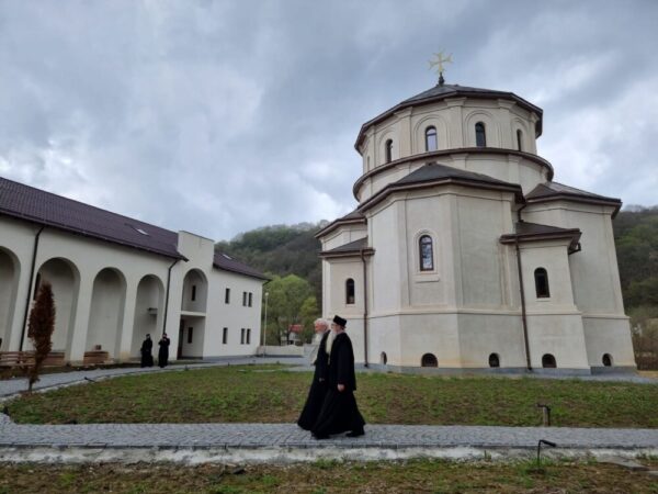 În Vinerea Mare, Părintele Mitropolit Andrei i-a vizitat pe beneficiarii a două centre de îngrijire