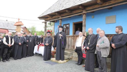 Arhiepiscopul Justinian, sărbătorit în satul natal: A fost resfințită biserica în care a fost botezat și inaugurată casa memorială