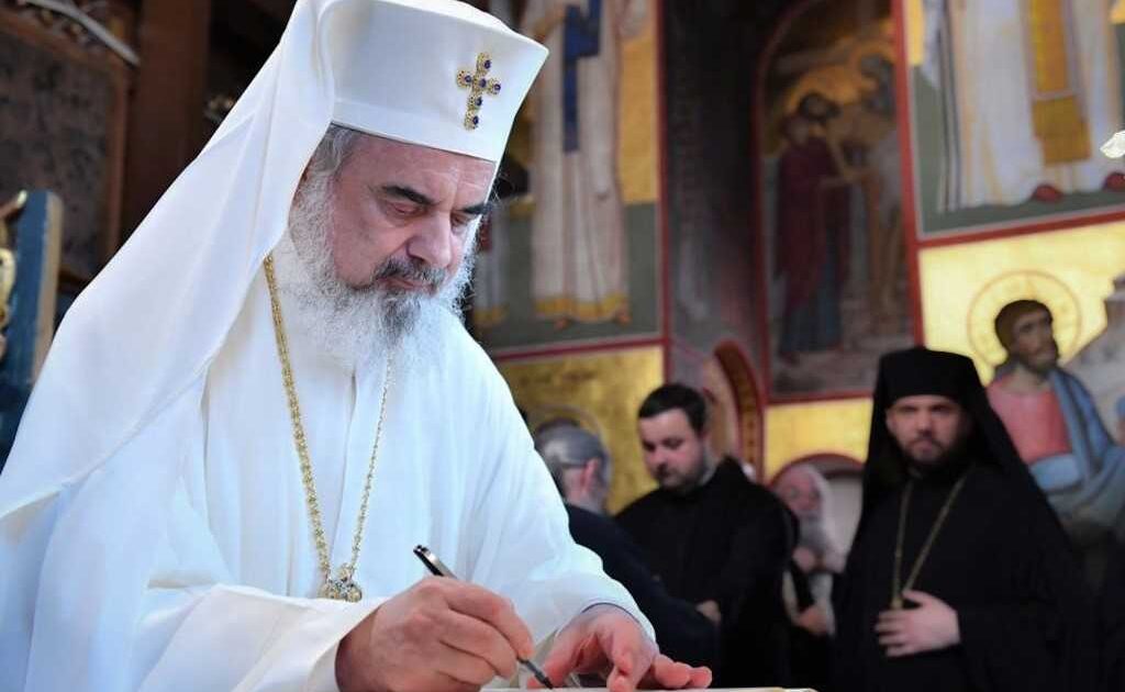 Patriarhul îndeamnă părinții, profesorii și preoții să îi susțină intens pe elevi la finalul unui an școlar dificil
