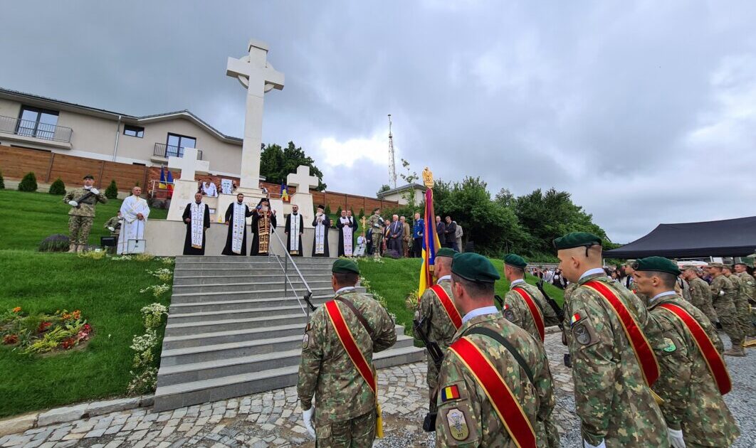 Slujire arhierească la Mănăstirea Feleacu și sfințirea Monumentului Eroilor din Dealul Feleacului