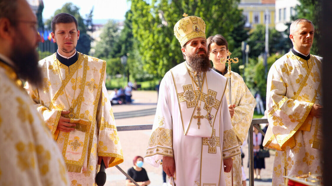 Liturghie arhierească la Catedrala Mitropolitană din Cluj-Napoca, în Duminica a 4-a după Rusalii
