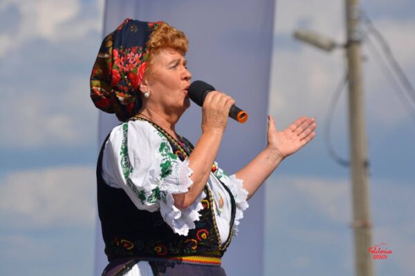 Veta Biriș: „Iubesc România cum îmi iubesc cântecul”