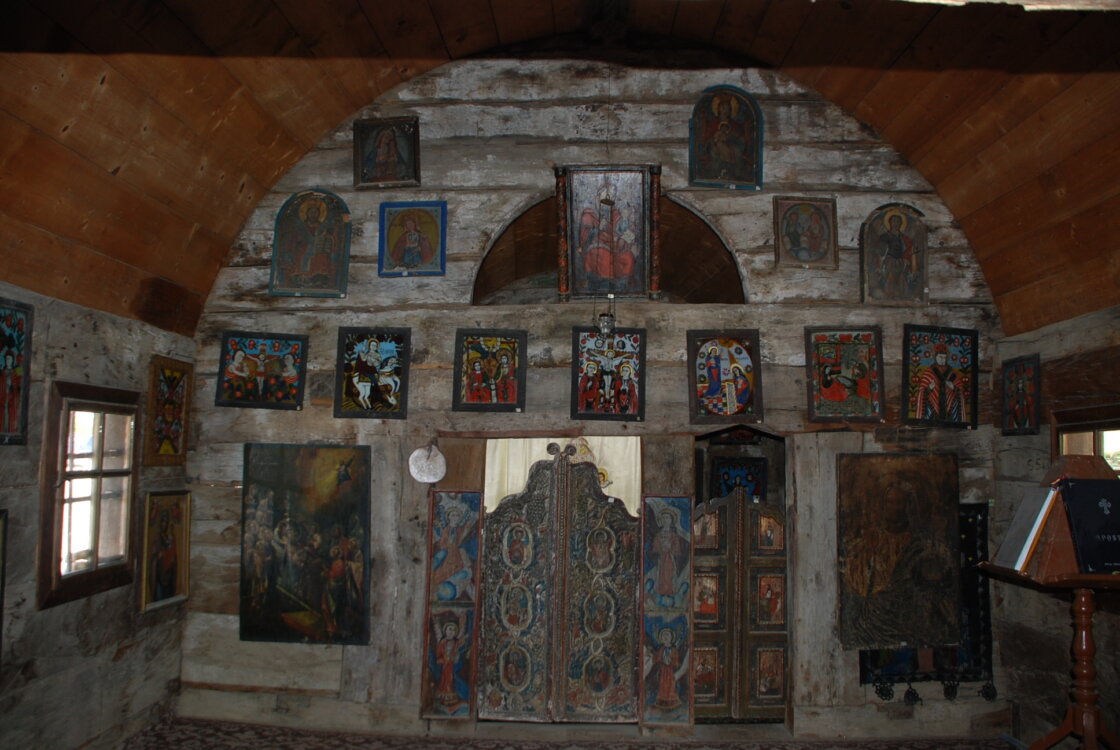 Prețiosul monument istoric de lemn al Mănăstirii Nicula