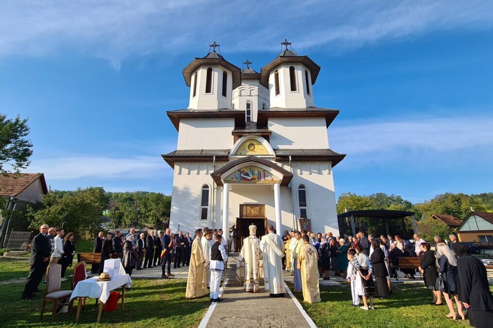 Biserica „Nașterea Maicii Domnului” din Lujerdiu, sfințită de Mitropolitul Clujului